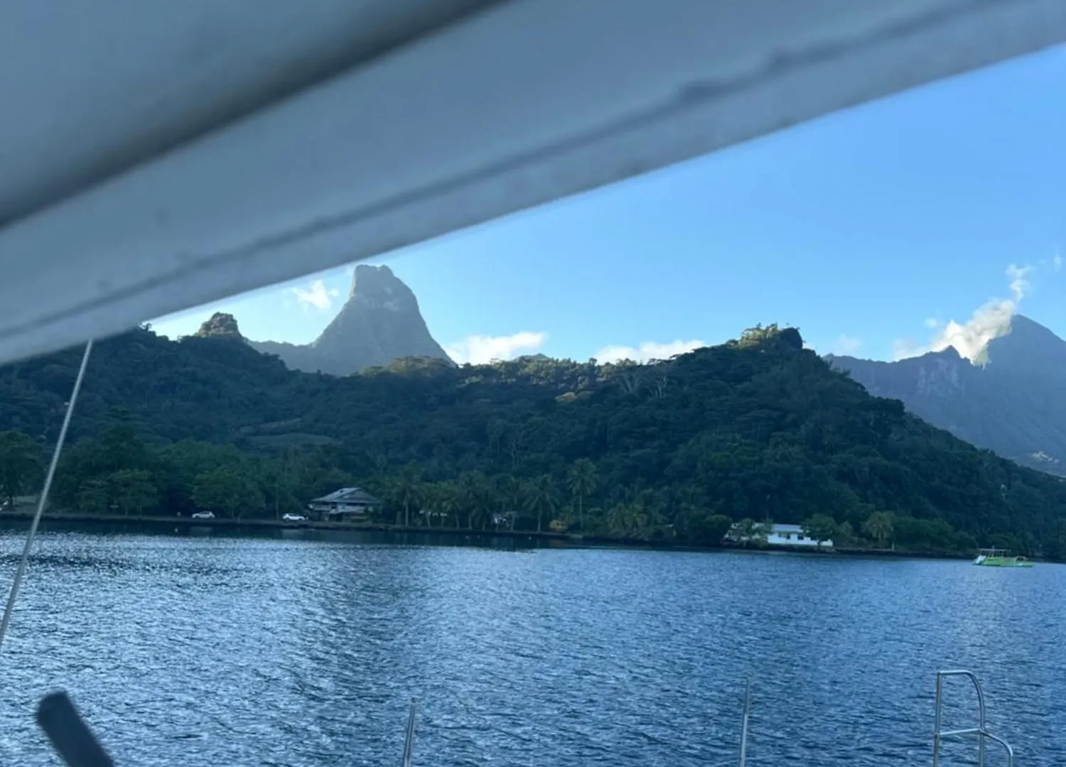 Aoroa Hotel Paopao Botel
